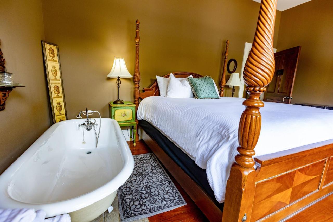 Southern Charm In The Camellia Rose Inn Gainesville Ngoại thất bức ảnh