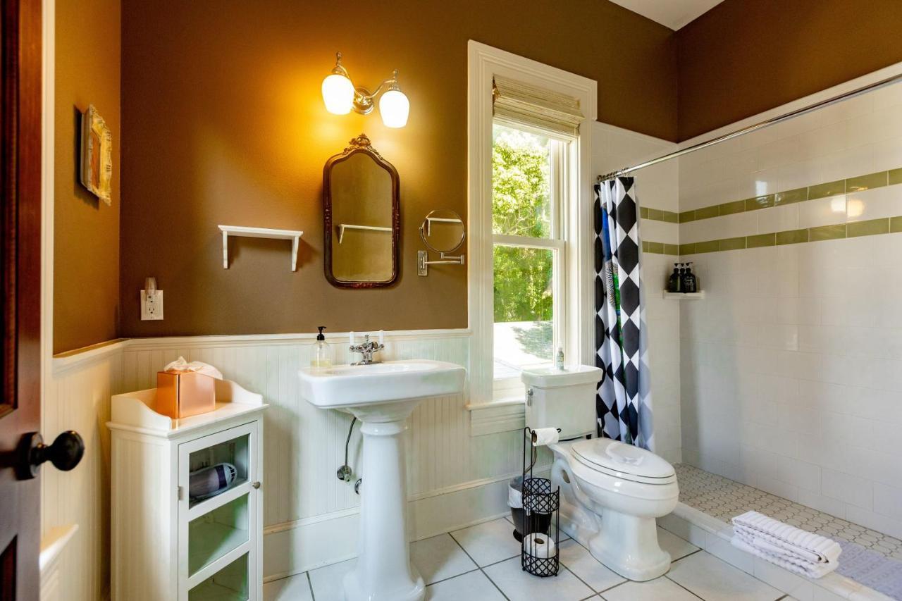 Southern Charm In The Camellia Rose Inn Gainesville Ngoại thất bức ảnh
